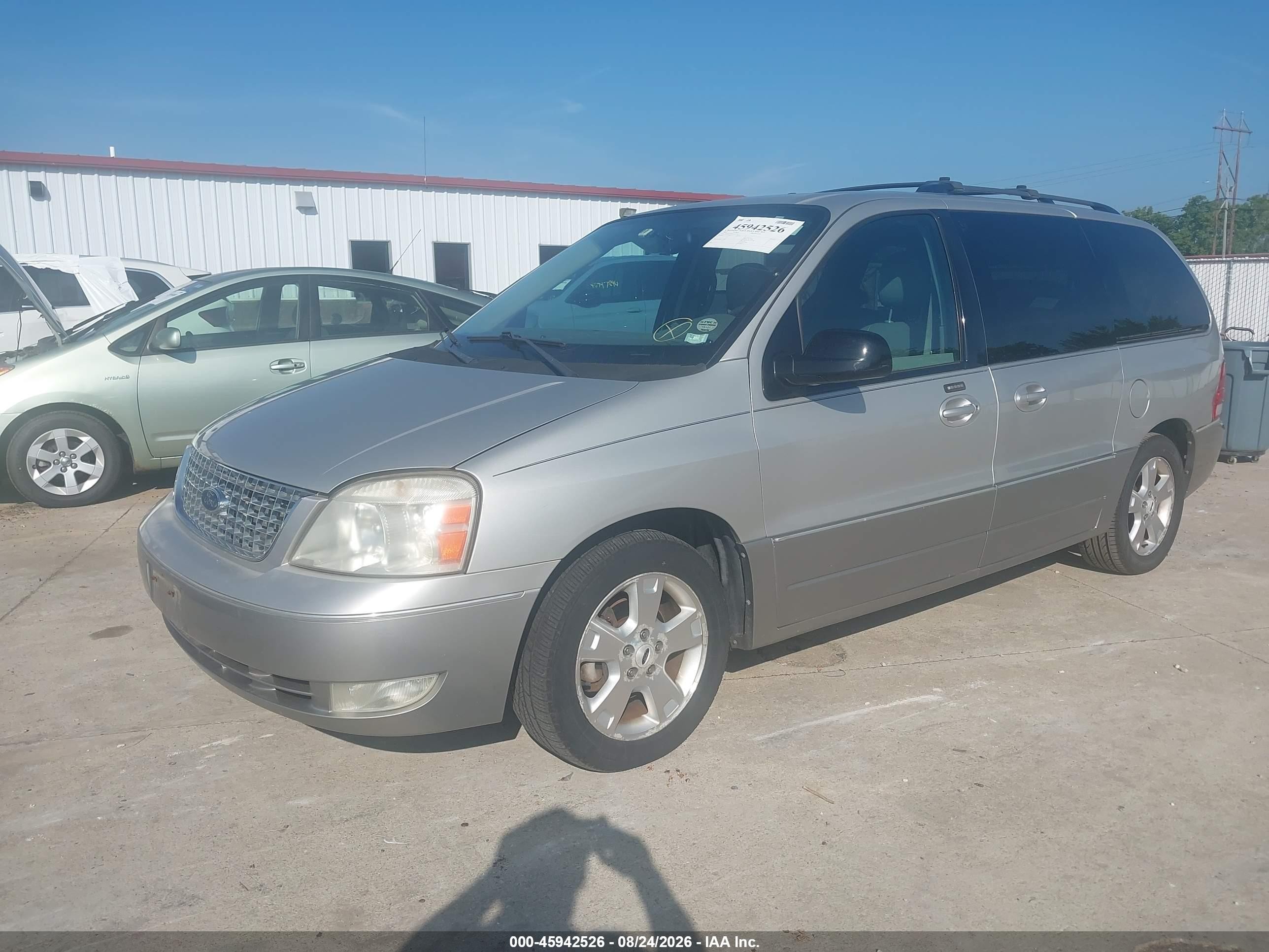 2005 Ford Freestar Limited Серебряный vin: 2FMDA58295BA17205