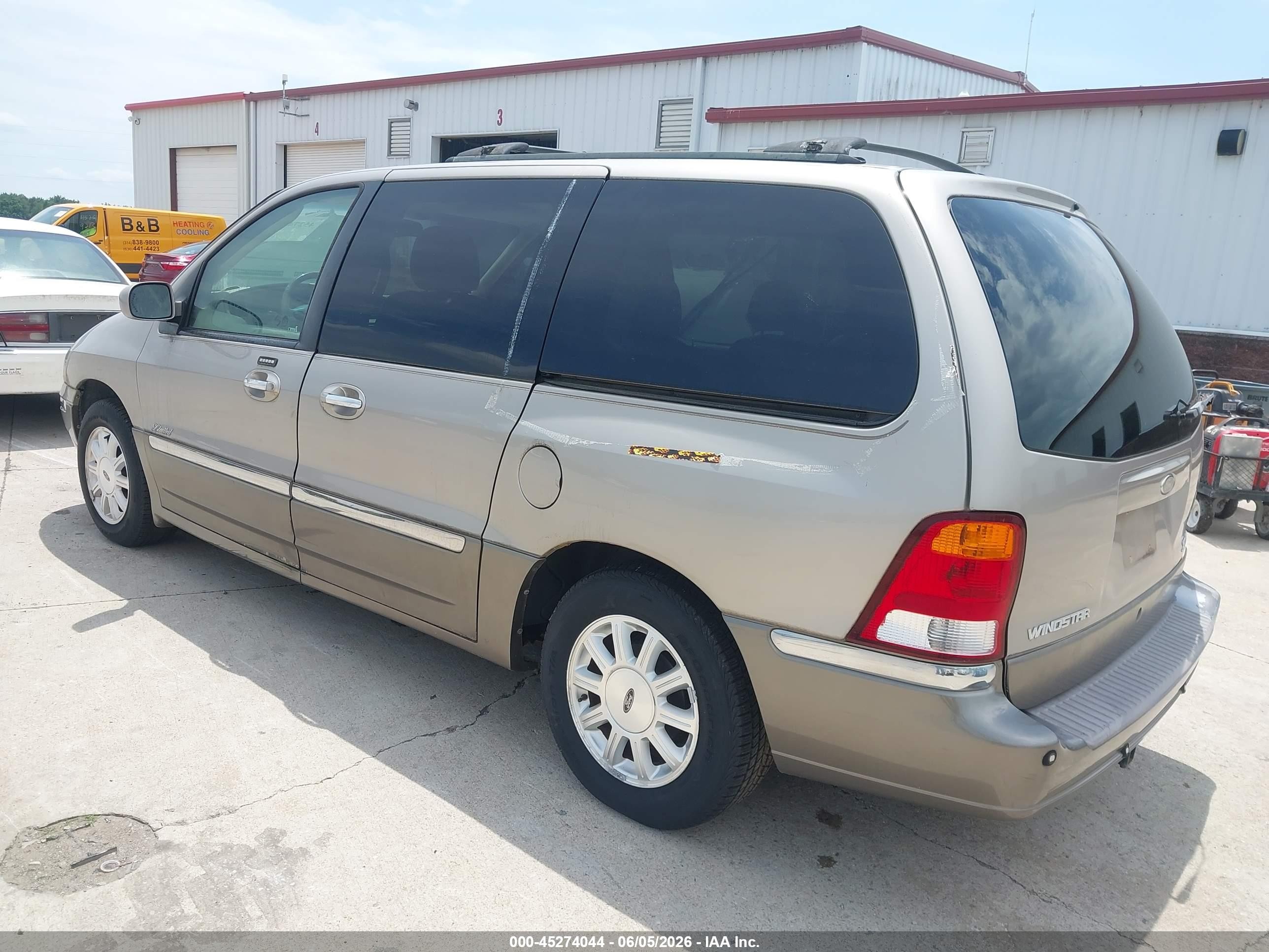 2002 Ford Windstar Limited Золотой vin: 2FMDA58412BA76570