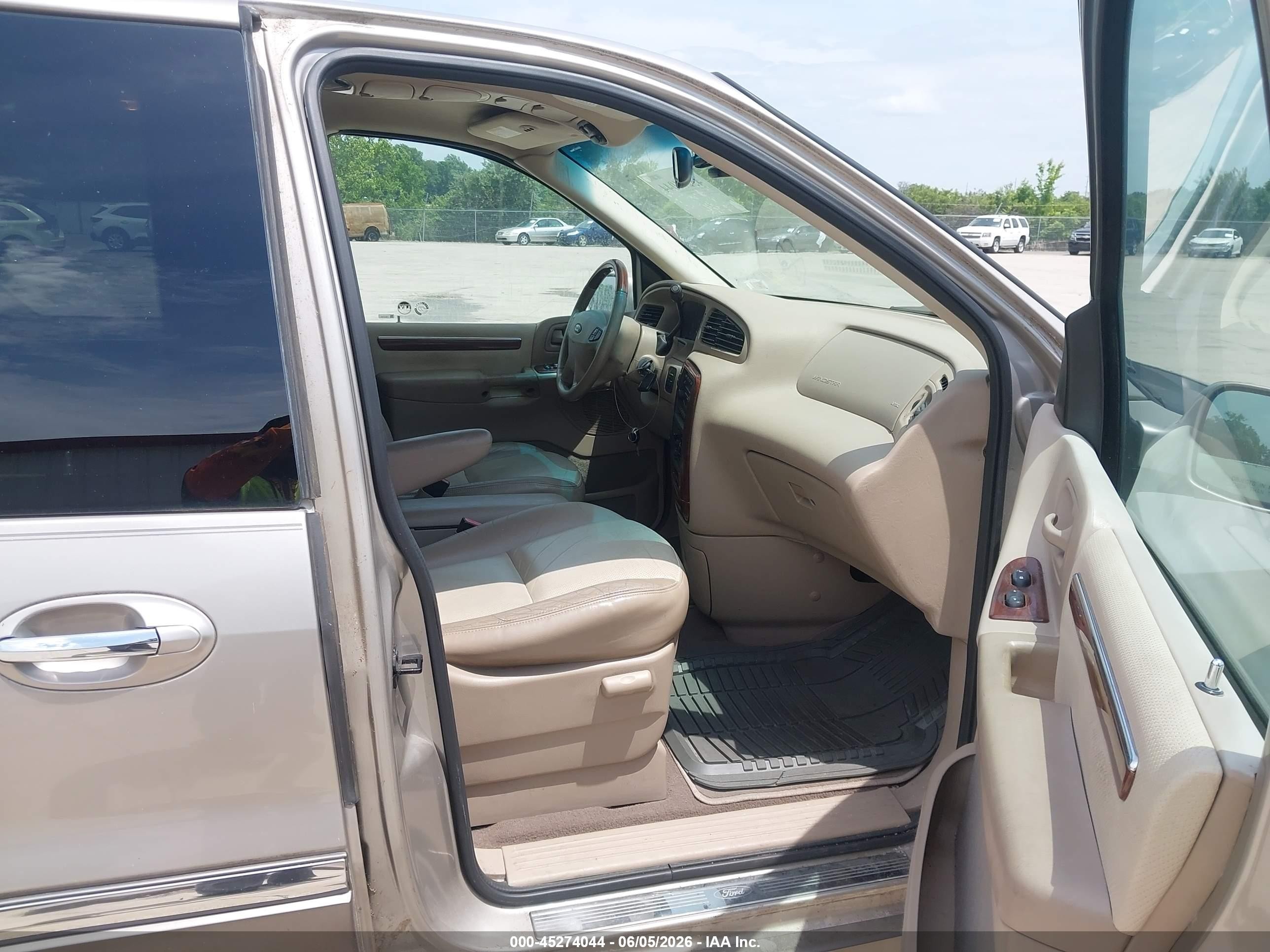 2002 Ford Windstar Limited Золотой vin: 2FMDA58412BA76570