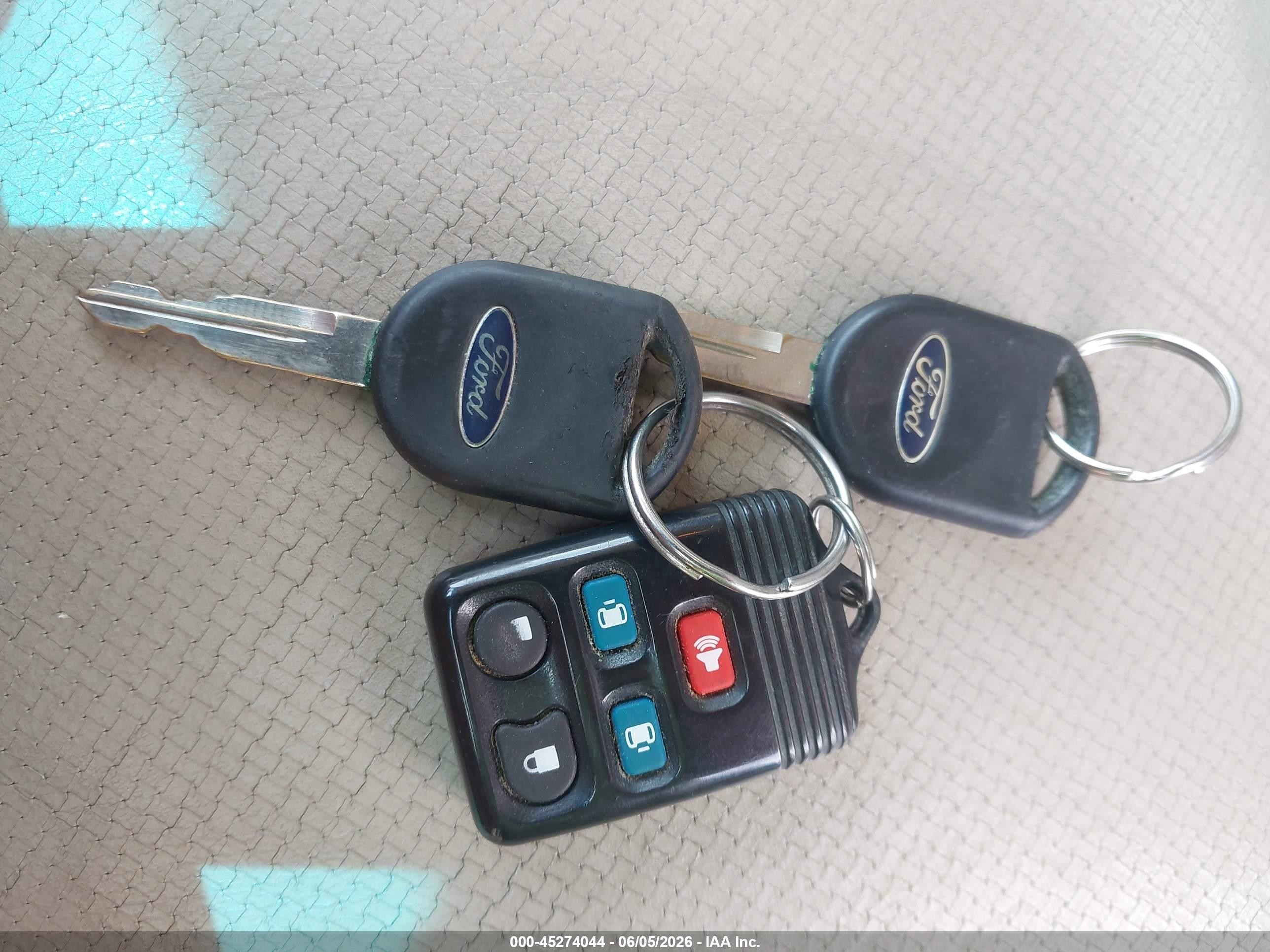 2002 Ford Windstar Limited Золотой vin: 2FMDA58412BA76570