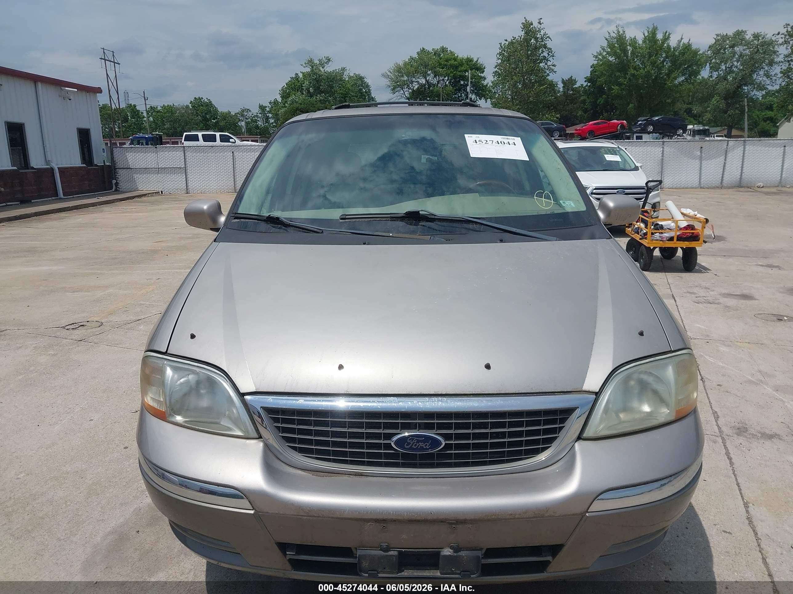 2002 Ford Windstar Limited Золотой vin: 2FMDA58412BA76570