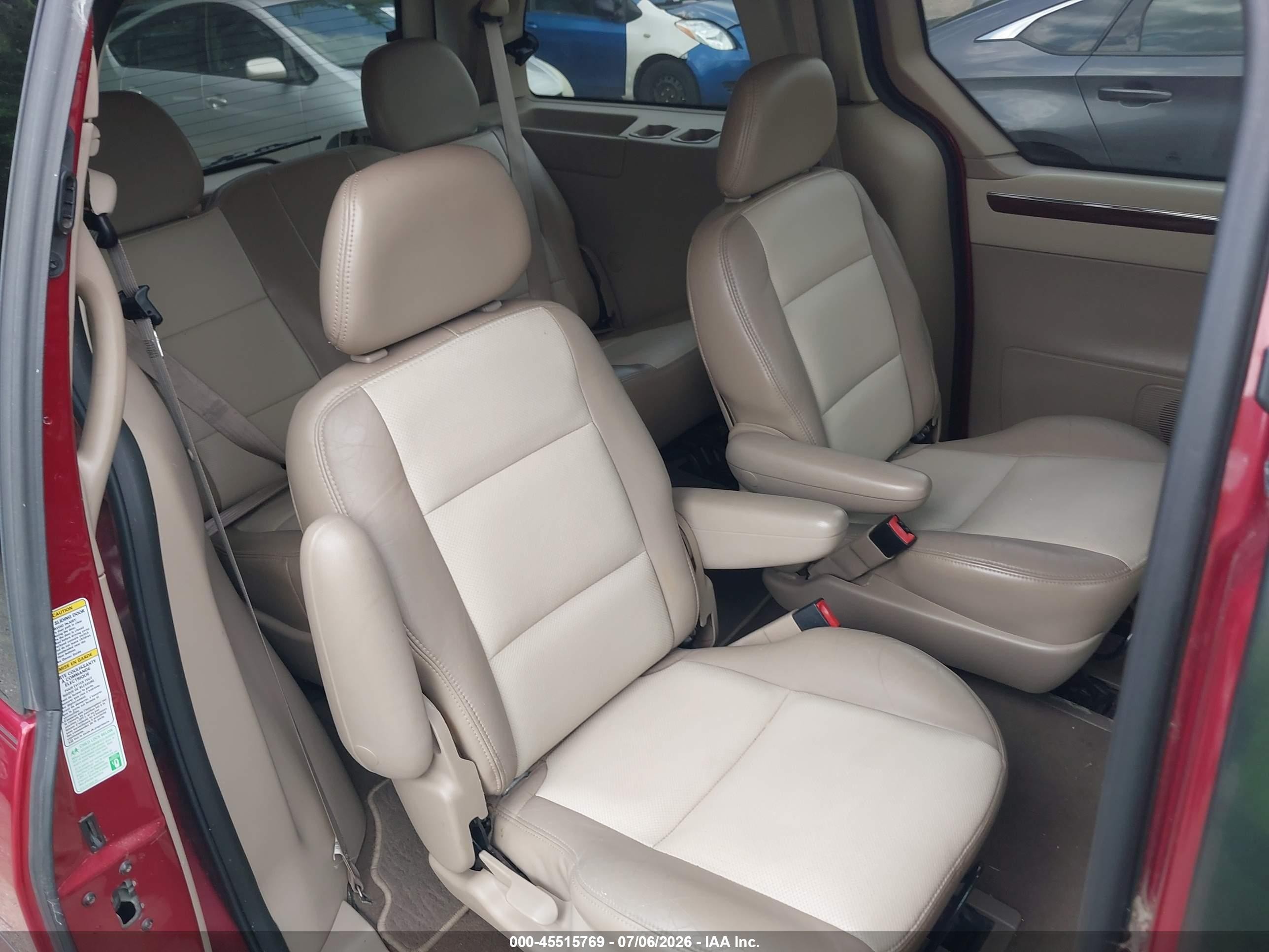 2003 Ford Windstar Limited Red vin: 2FMDA58483BA08543
