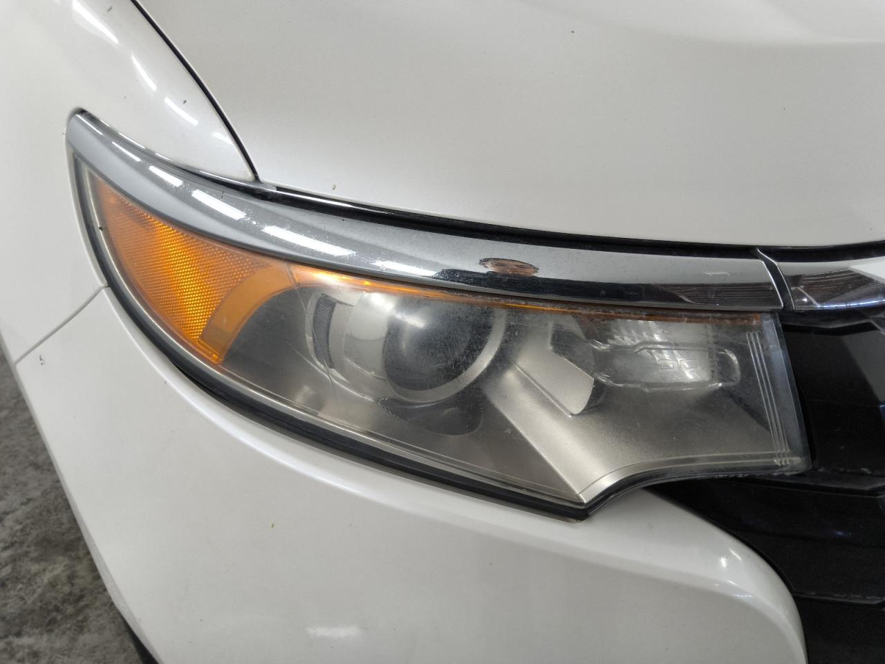 2014 Ford Edge Sport White vin: 2FMDK3AK4EBA68199 Damage: Right Head Lamp, Faded, Repair Required