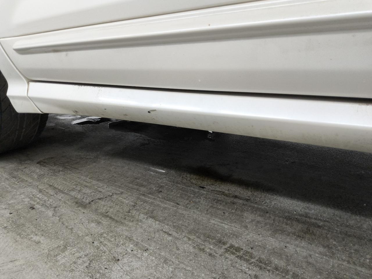 2014 Ford Edge Sport White vin: 2FMDK3AK4EBA68199 Damage: Left Rocker Panel Molding, Heavy Scratch, 1/8 To 1/2 Inch