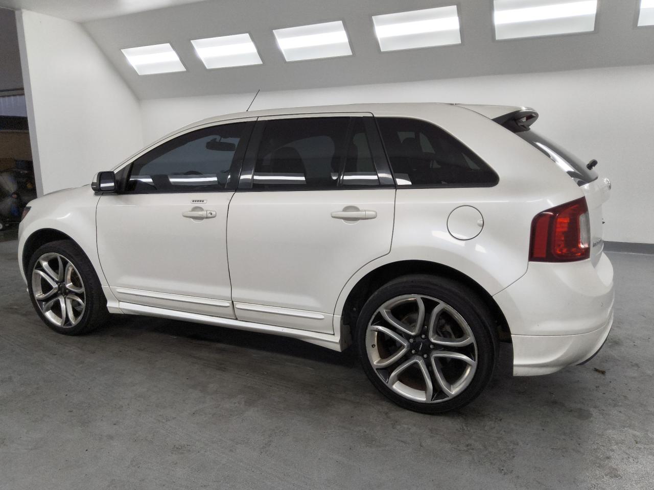 2014 Ford Edge Sport White vin: 2FMDK3AK4EBA68199 Damage: Left Front Tire, Worn, Replacement Required