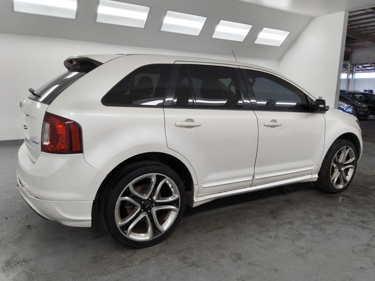 2014 Ford Edge Sport White vin: 2FMDK3AK4EBA68199 Damage: Right Front Tire, Worn, Replacement Required