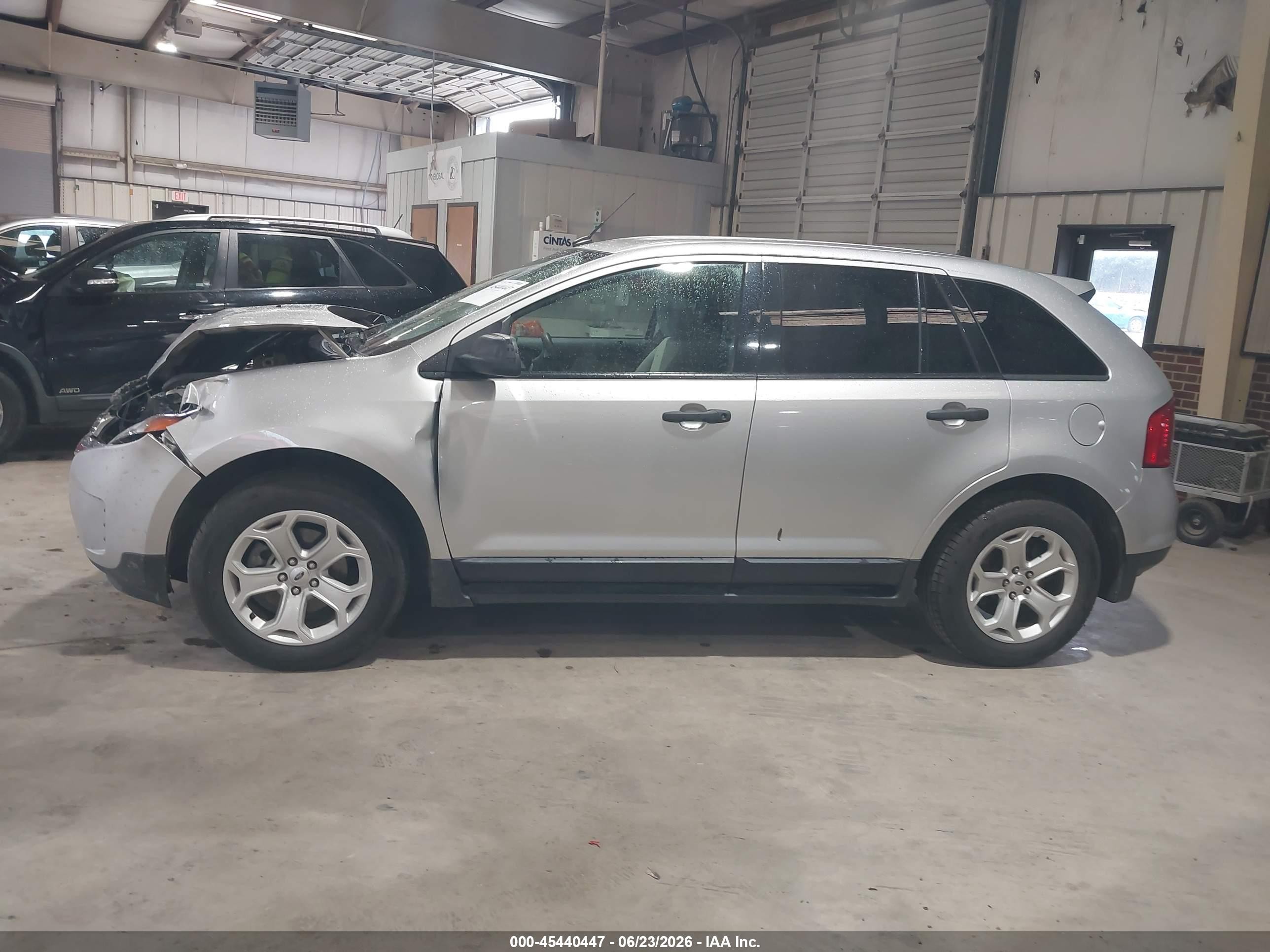 2013 Ford Edge Se Серебряный vin: 2FMDK3G95DBA87332