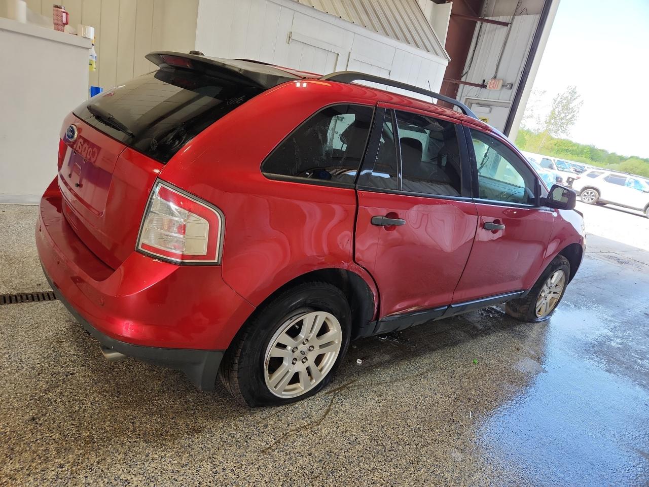 2010 Ford Edge Se Red vin: 2FMDK3GC6ABB35122 Damage: Right Rocker Panel, Dent(S) W/ Paint Dmg, 5 To 6 Inches