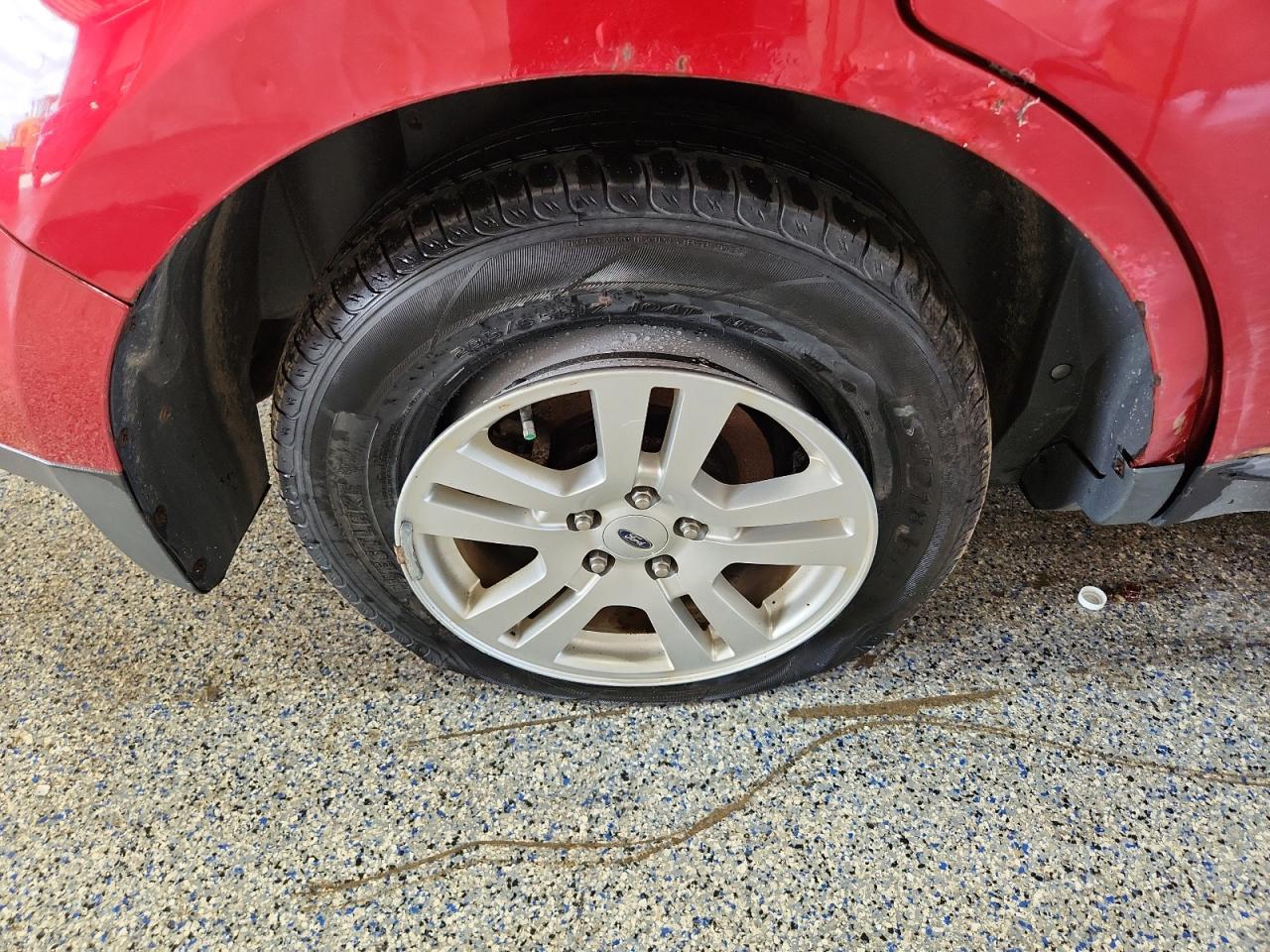 2010 Ford Edge Se Red vin: 2FMDK3GC6ABB35122 Damage: Right Qtr Panel, Dent(S) W/ Paint Dmg, 1 To 2 Inches