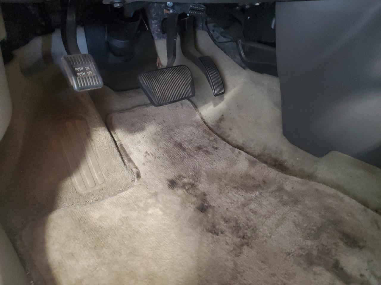 2010 Ford Edge Sel Blue vin: 2FMDK3JC1ABB19077 Damage: Left Front Carpet, Stained, Permanent