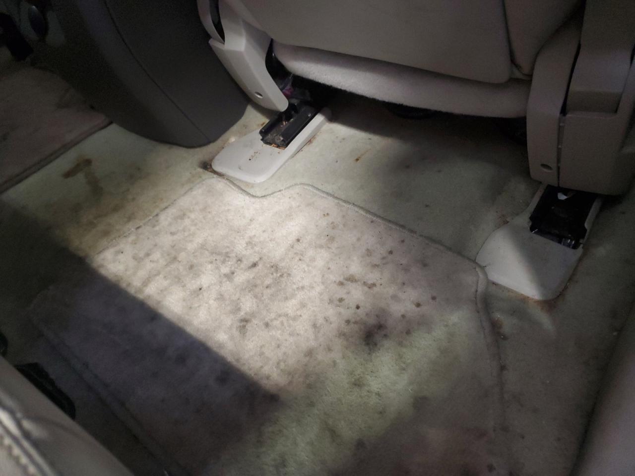 2010 Ford Edge Sel Blue vin: 2FMDK3JC1ABB19077 Damage: Right Rear Carpet, Stained, Permanent