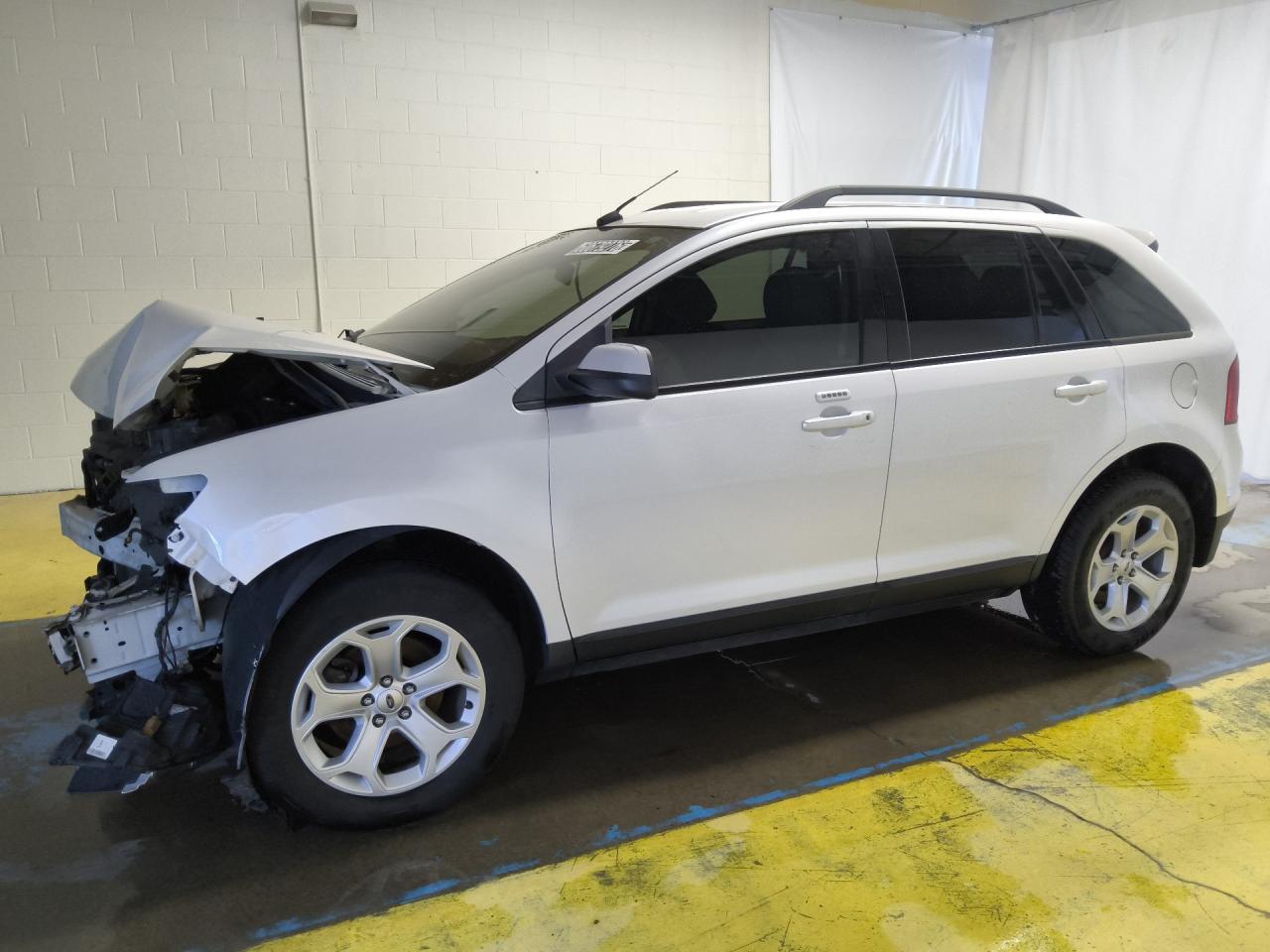 2013 Ford Edge Sel White vin: 2FMDK3JC7DBB53173 Damage: Left Front Fender, Dent(S) W/ Paint Dmg, 4 To 5 Inches