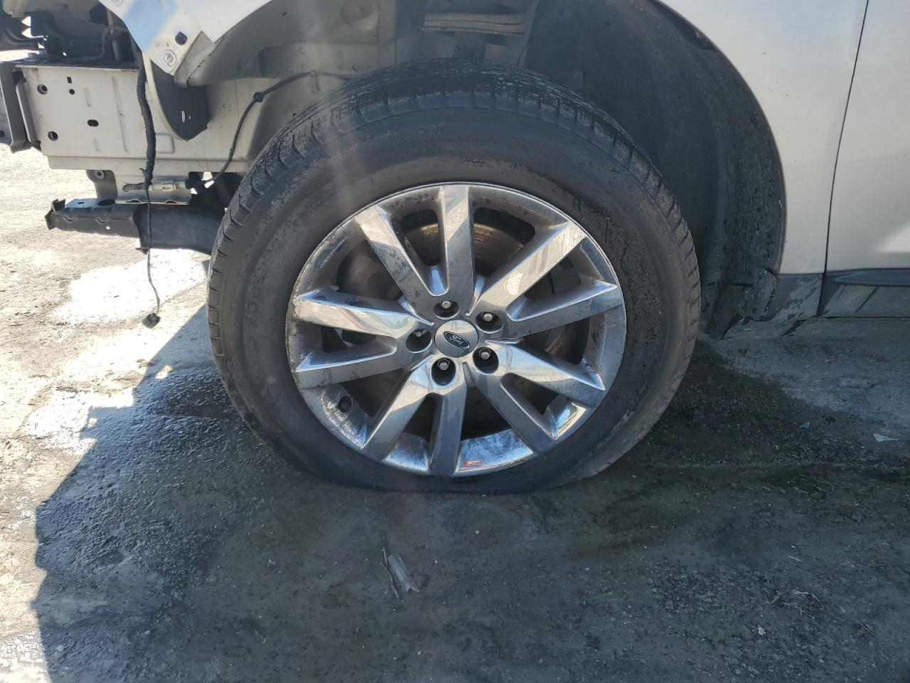 2013 Ford Edge Sel Silver vin: 2FMDK3JCXDBB50834 Damage: Left Front Tire, Cut, Replacement Required