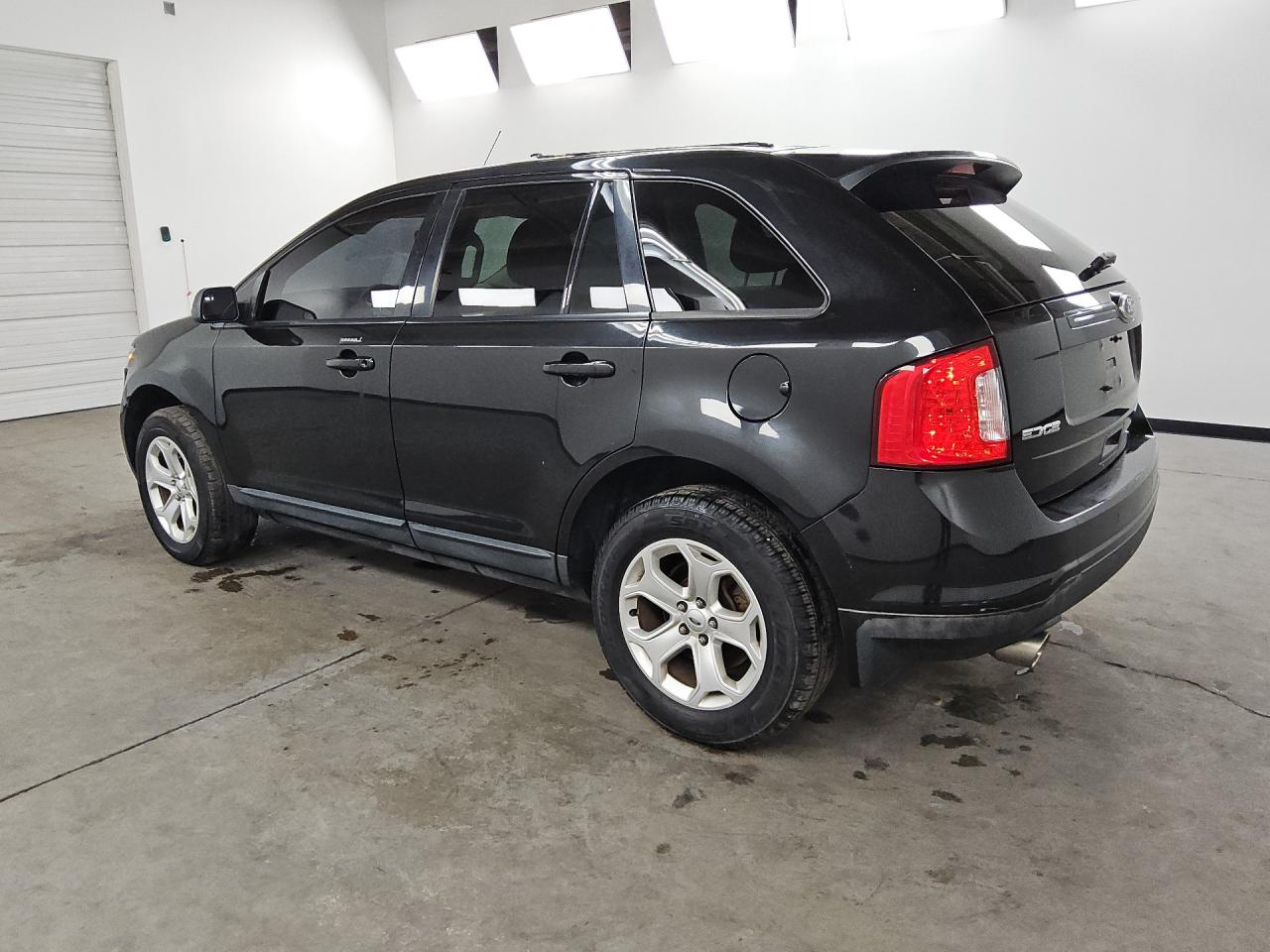 2014 Ford Edge Sel Black vin: 2FMDK3JCXEBB35932 Damage: Left Front Tire, Worn, Replacement Required