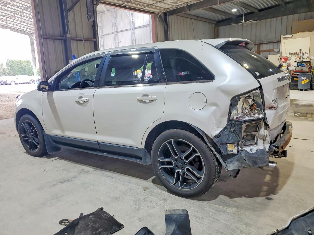 2013 Ford Edge White vin: 2FMDK3K97DBA91843