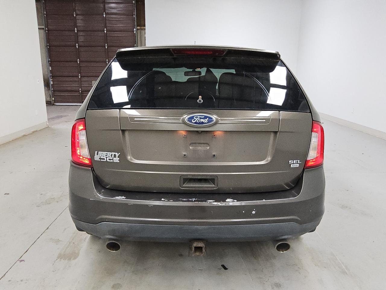2011 Ford Edge Sel Tan vin: 2FMDK4JC1BBA95113 Damage: Rear Bumper, Peeling, > 12 Inches