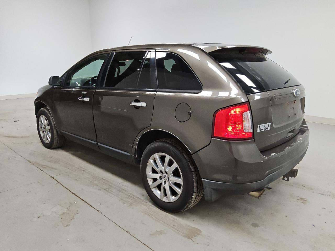 2011 Ford Edge Sel Tan vin: 2FMDK4JC1BBA95113 Damage: Left Rear Door, Light Scratch, > 12 Inches