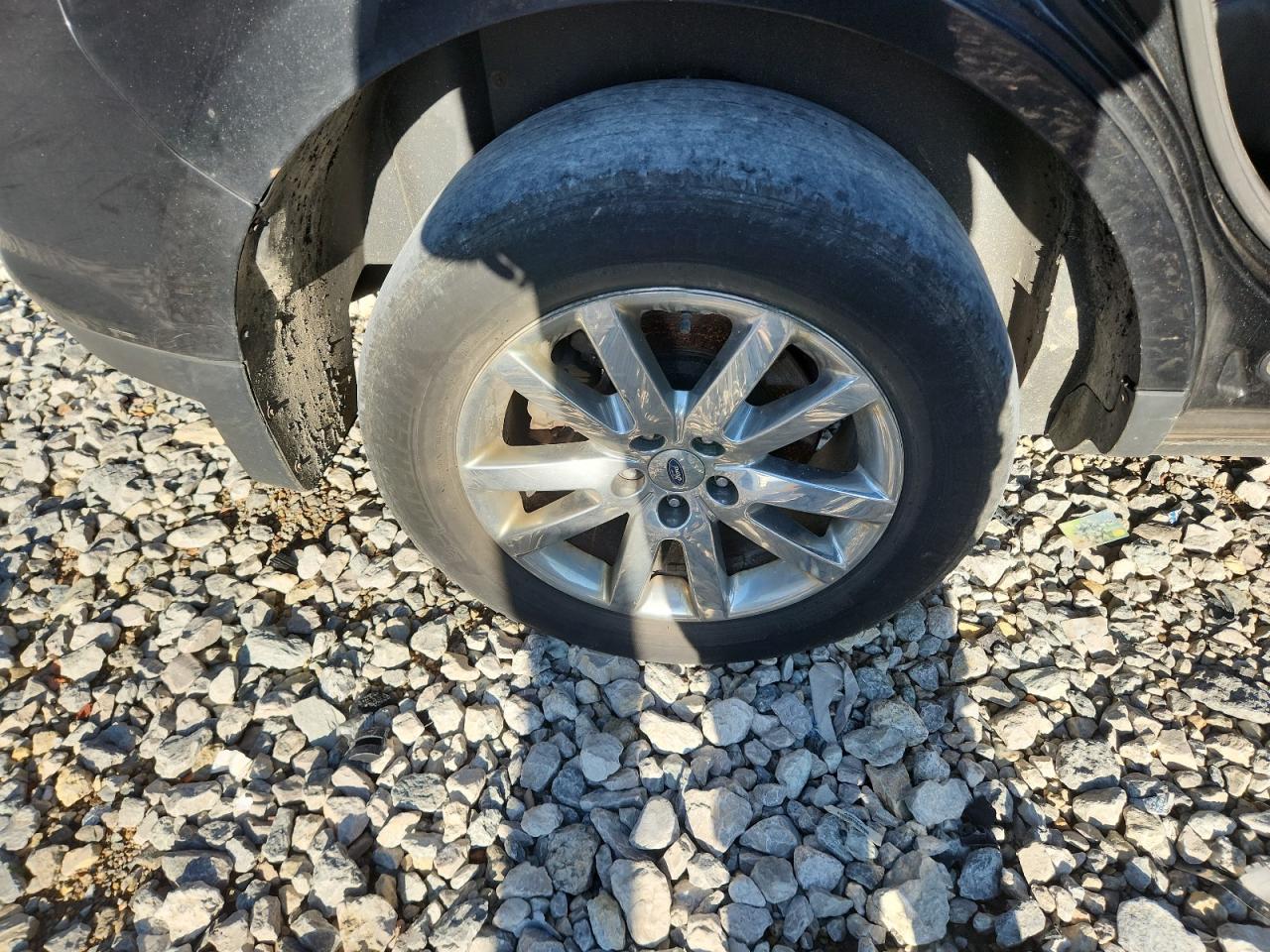 2013 Ford Edge Sel Black vin: 2FMDK4JC6DBC81085 Damage: Right Rear Tire, Worn, Replacement Required