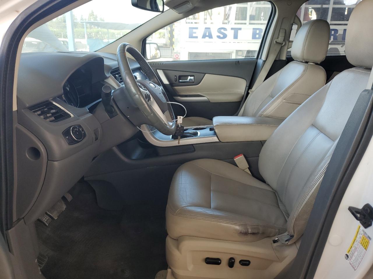 2014 Ford Edge Sel White vin: 2FMDK4JC8EBB47549 Damage: Left Front Seat Cushion, Torn, 6 To 7 Inches