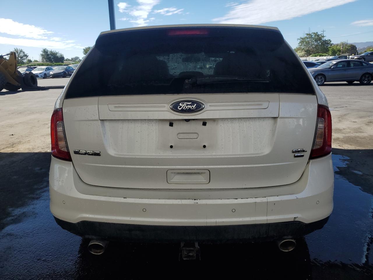 2014 Ford Edge Sel White vin: 2FMDK4JC8EBB47549 Damage: Rear Bumper, Heavy Scratch, 3 To 4 Inches