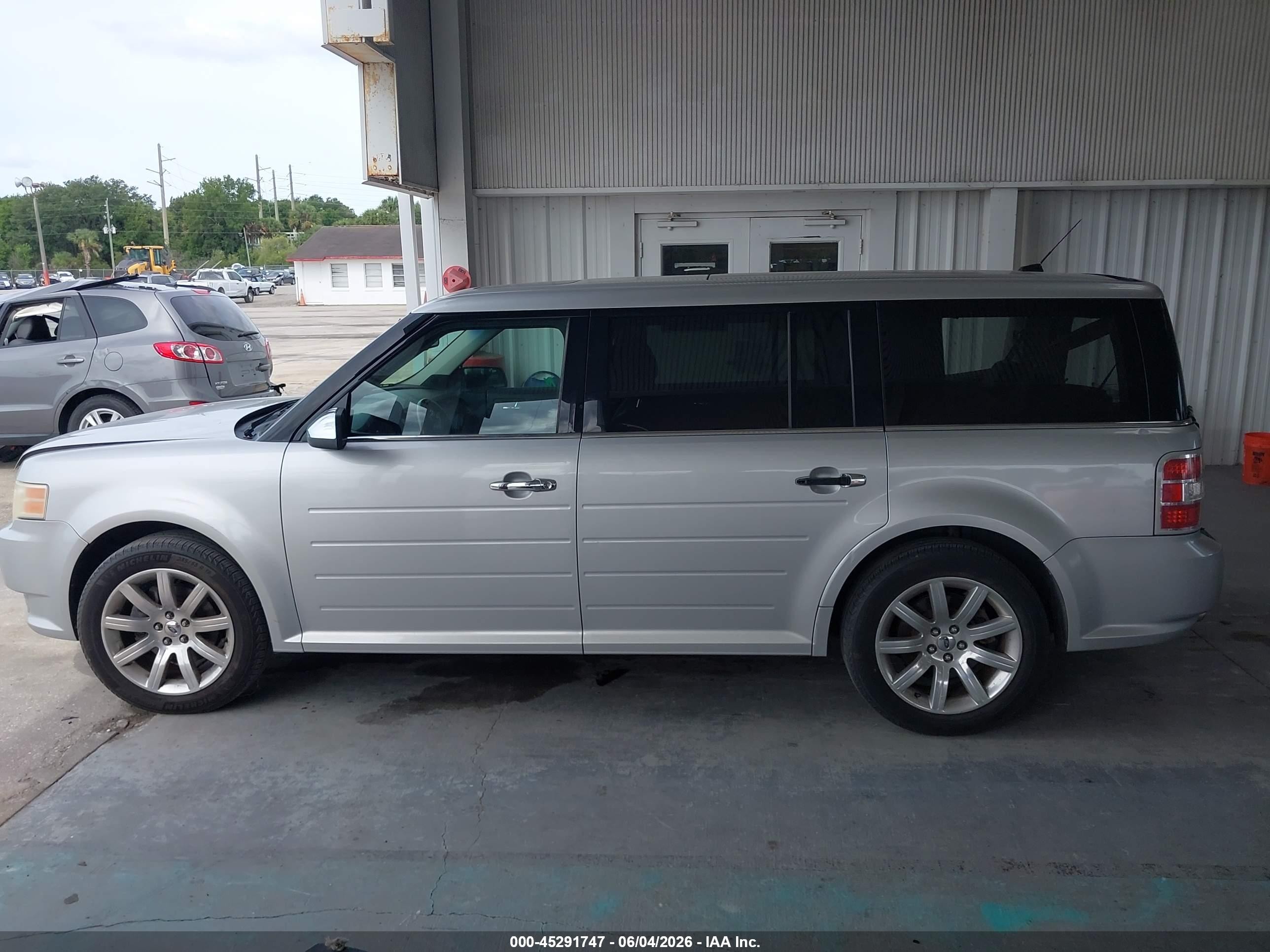 2009 Ford Flex Limited Серебряный vin: 2FMDK53C19BB05961