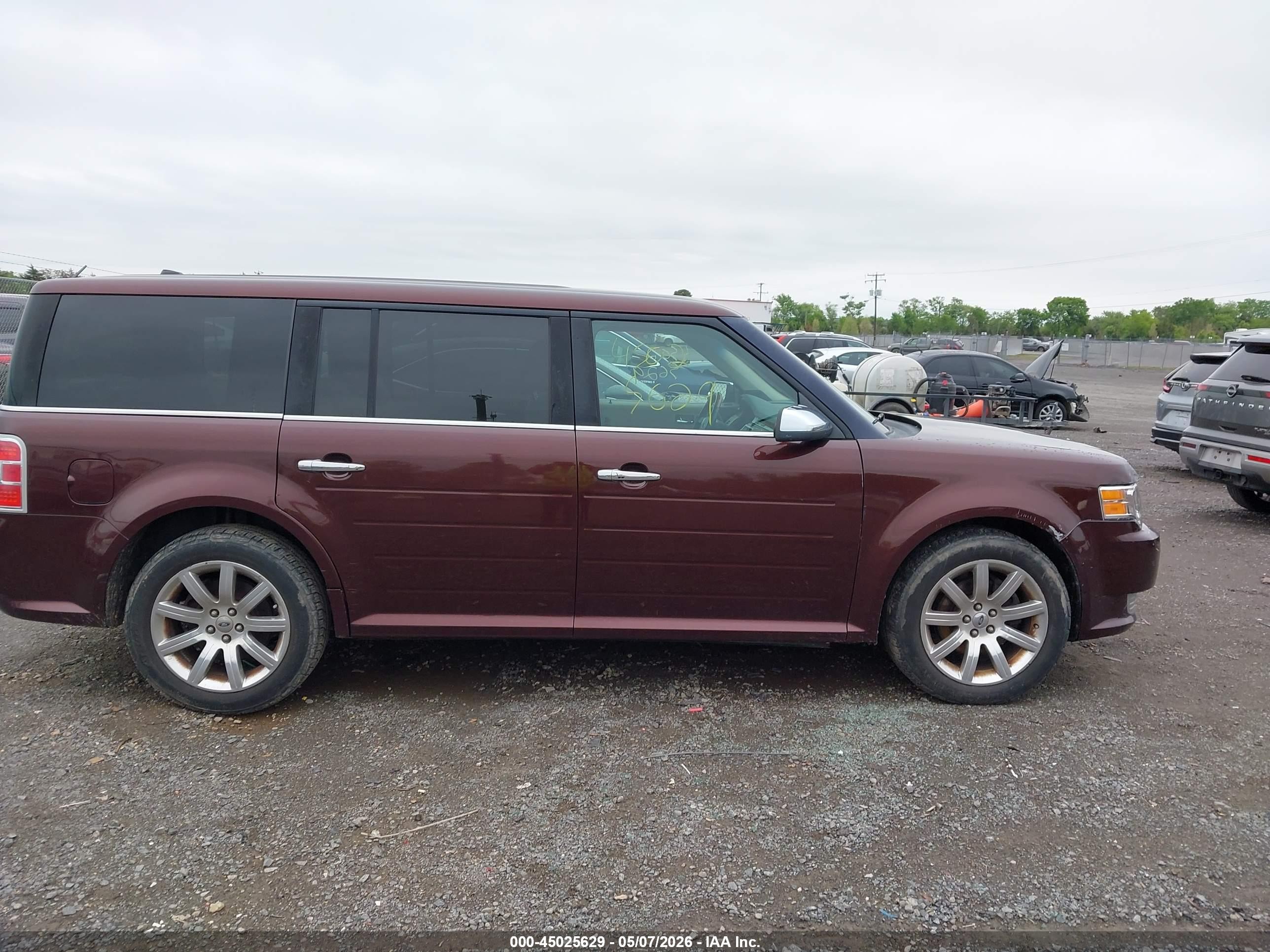2009 Ford Flex Limited Maroon vin: 2FMEK63C39BB02182
