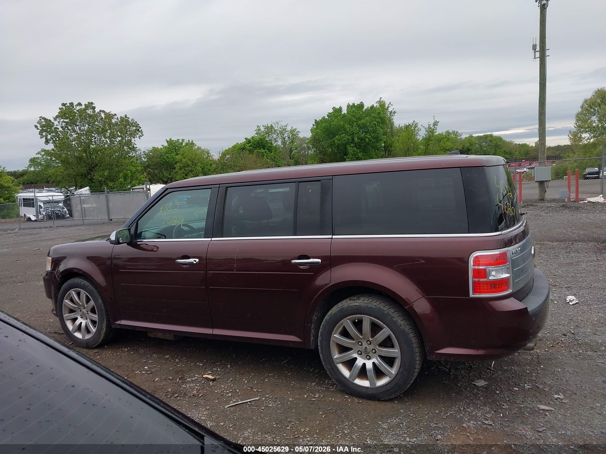 2009 Ford Flex Limited Maroon vin: 2FMEK63C39BB02182
