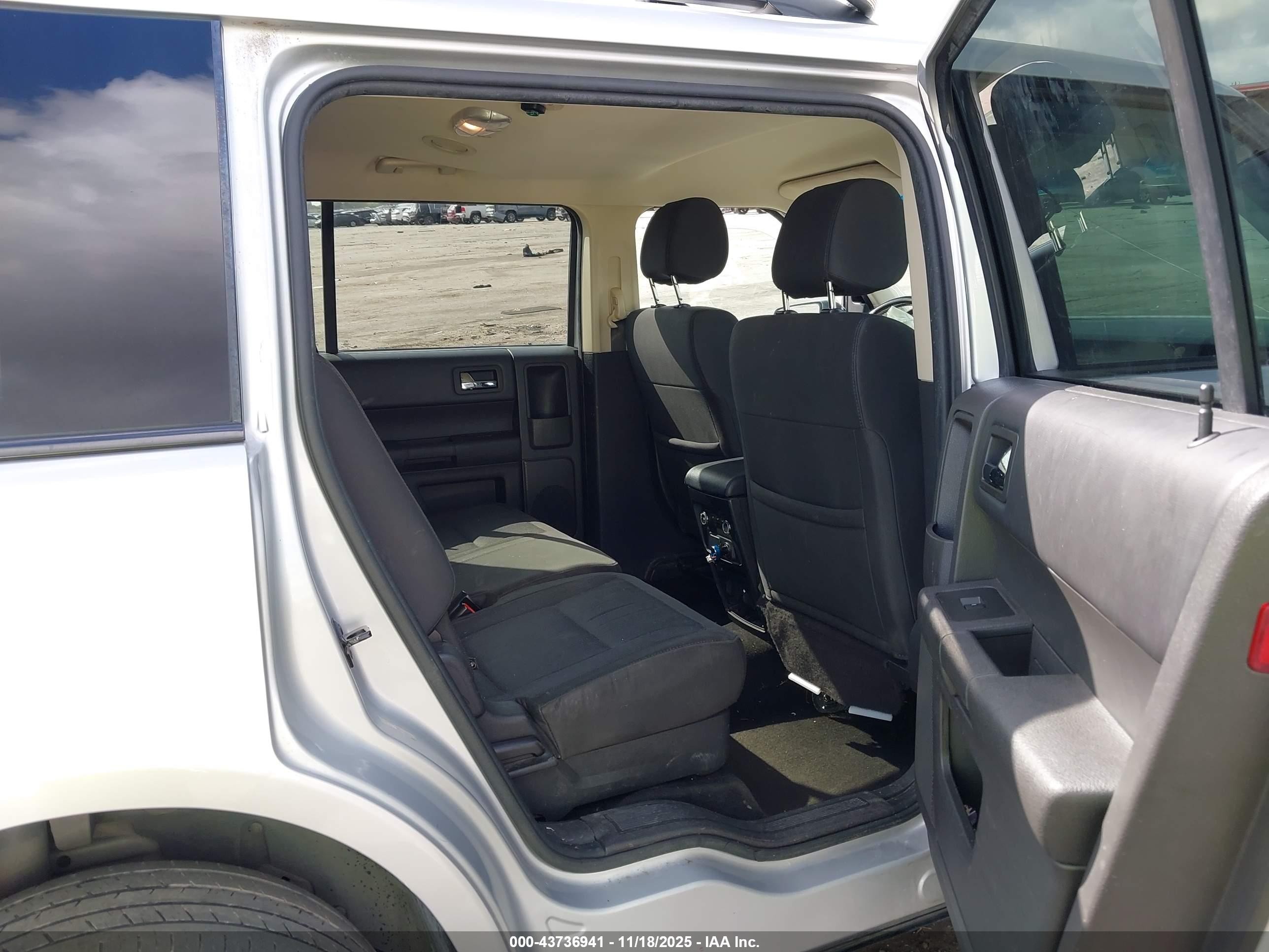 2014 Ford Flex Se Silver vin: 2FMGK5B81EBD23757