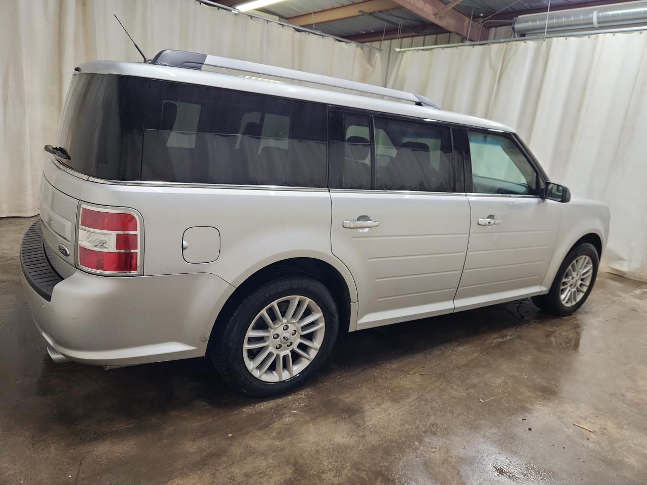 2015 Ford Flex Sel Silver vin: 2FMGK5C82FBA18963 Damage: Right Qtr Panel, Dent(S) W/No Paint Dmg, 1/2 To 1 Inch