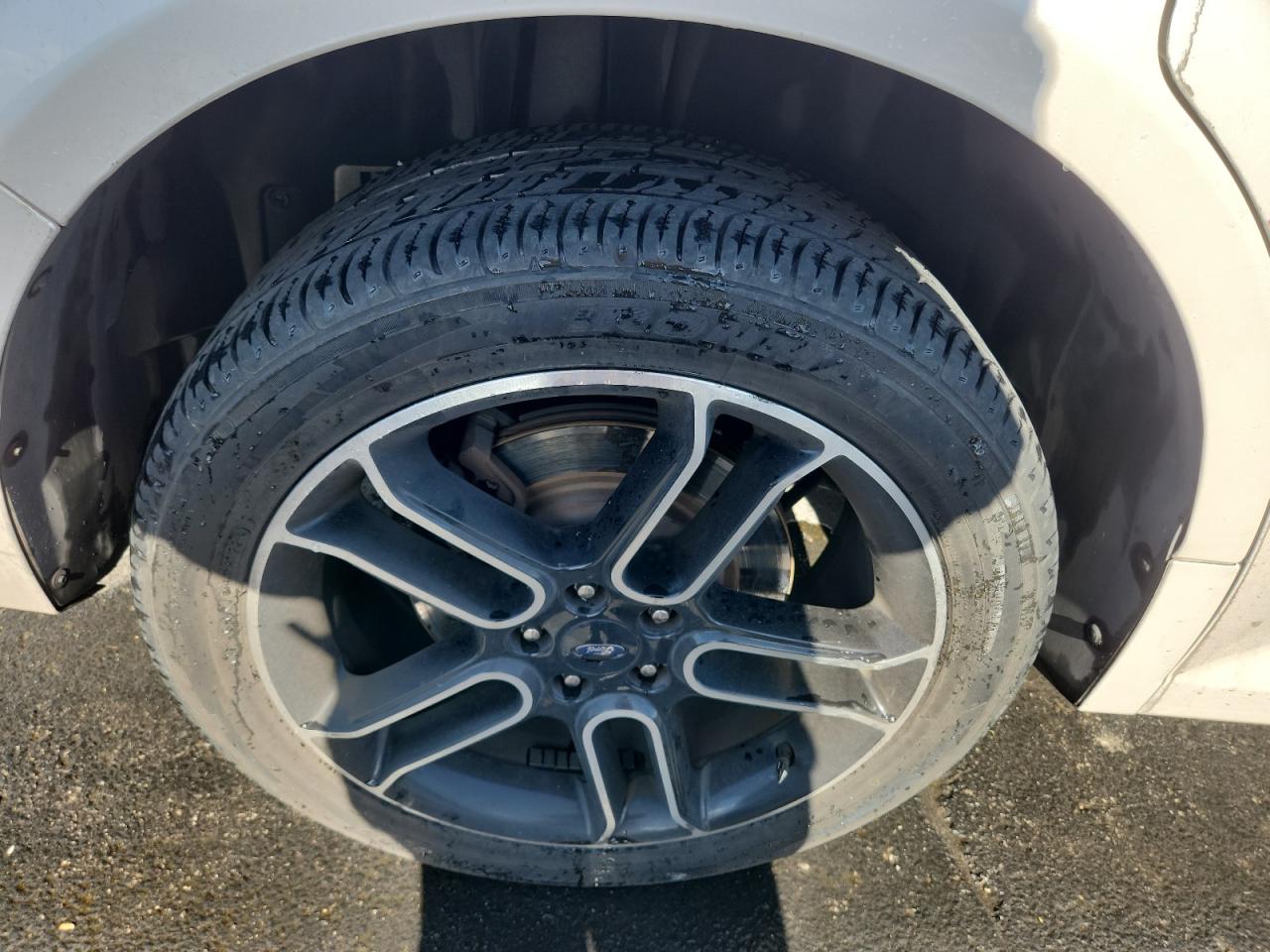 2015 Ford Flex Sel White vin: 2FMGK5C83FBA19782 Damage: Right Rear Wheel, Curb Rash, 1/2 To 1 Inch
