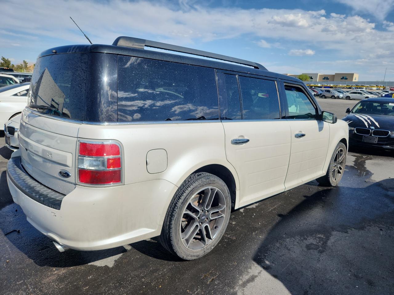 2015 Ford Flex Sel White vin: 2FMGK5C83FBA19782 Damage: Rear Bumper/Cover, Heavy Scratch, 1 To 2 Inches