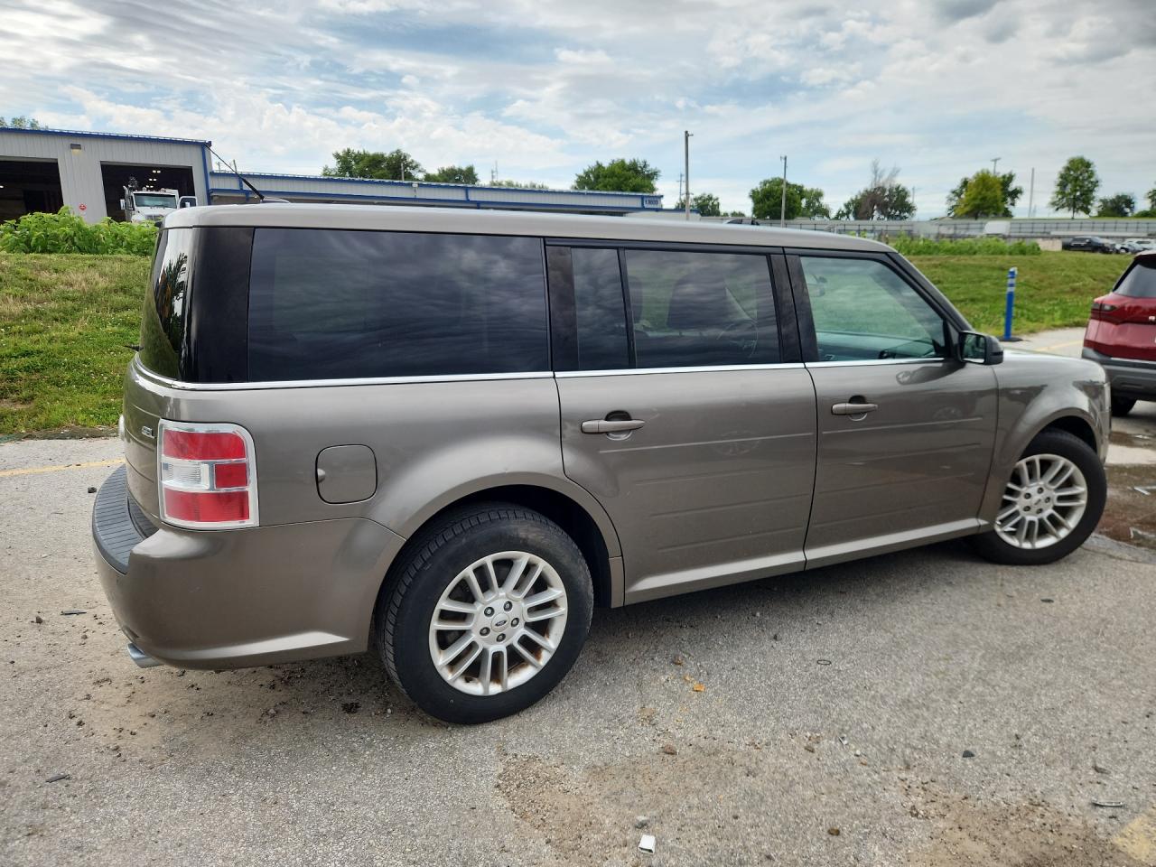 2013 Ford Flex Sel Gray vin: 2FMGK5C8XDBD14102 Damage: Right Qtr Panel, Dent(S) W/ Paint Dmg, 2 To 3 Inches