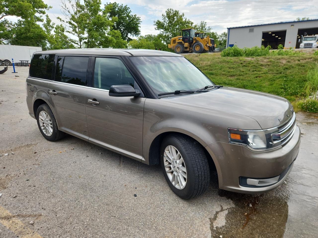 2013 Ford Flex Sel Gray vin: 2FMGK5C8XDBD14102 Damage: Right Front Fender, Dent(S) W/ Paint Dmg, 1 To 2 Inches