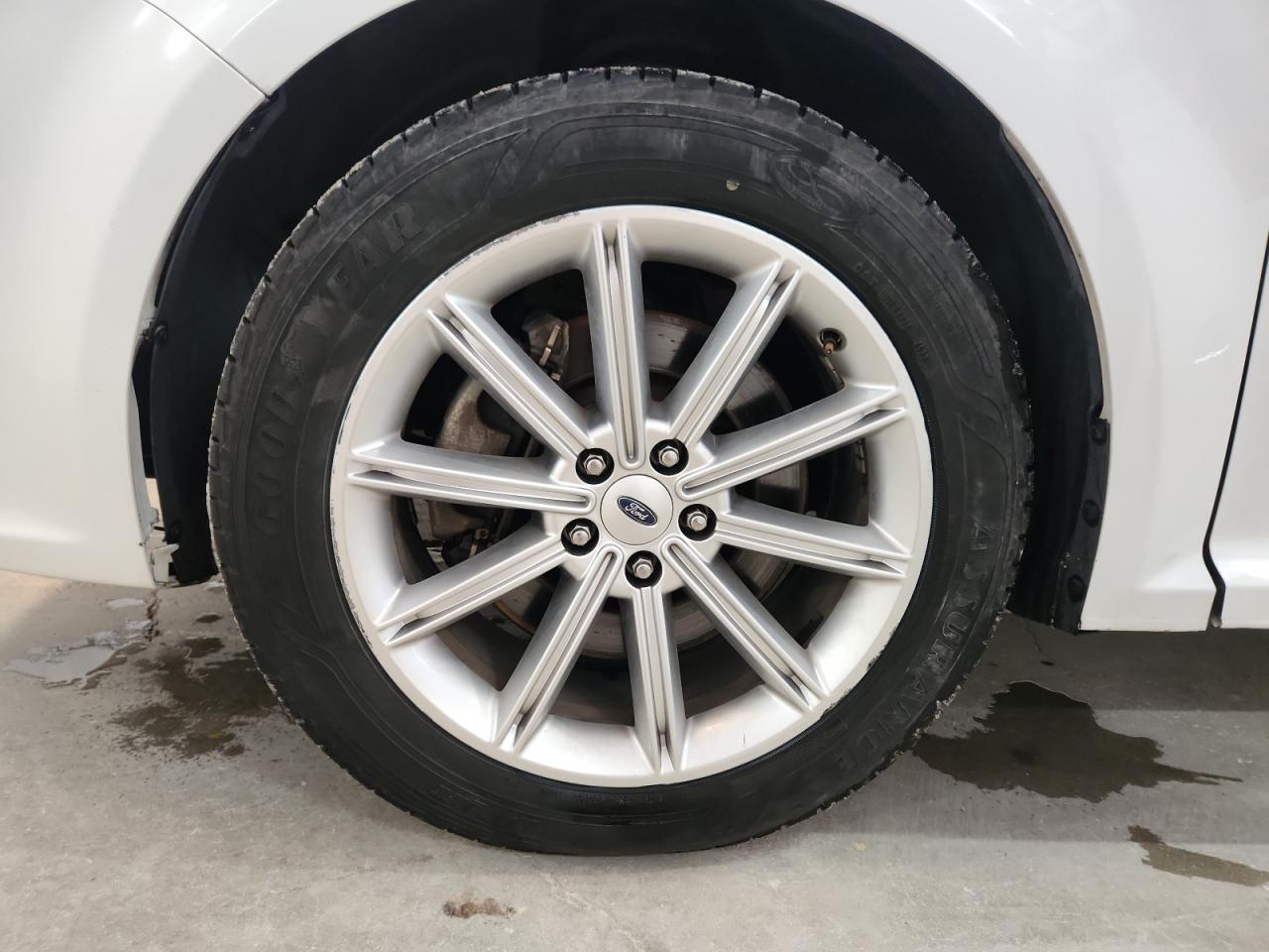 2015 Ford Flex Limited White vin: 2FMGK5D8XFBA02587 Damage: Left Front Wheel, Curb Rash, 7 To 8 Inches