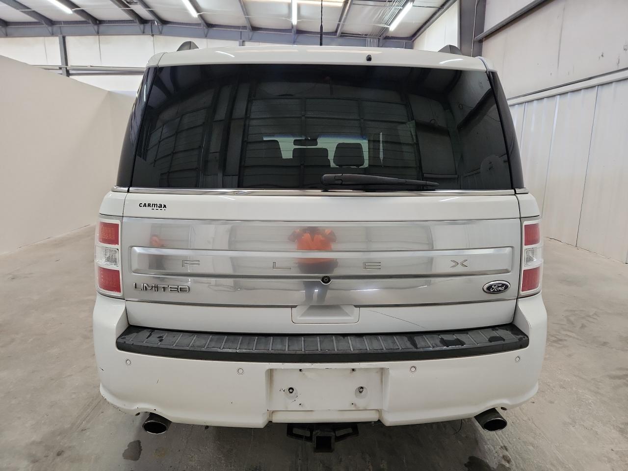 2015 Ford Flex Limited White vin: 2FMGK5D8XFBA02587 Damage: Lift Gate, Light Scratch, > 12 Inches