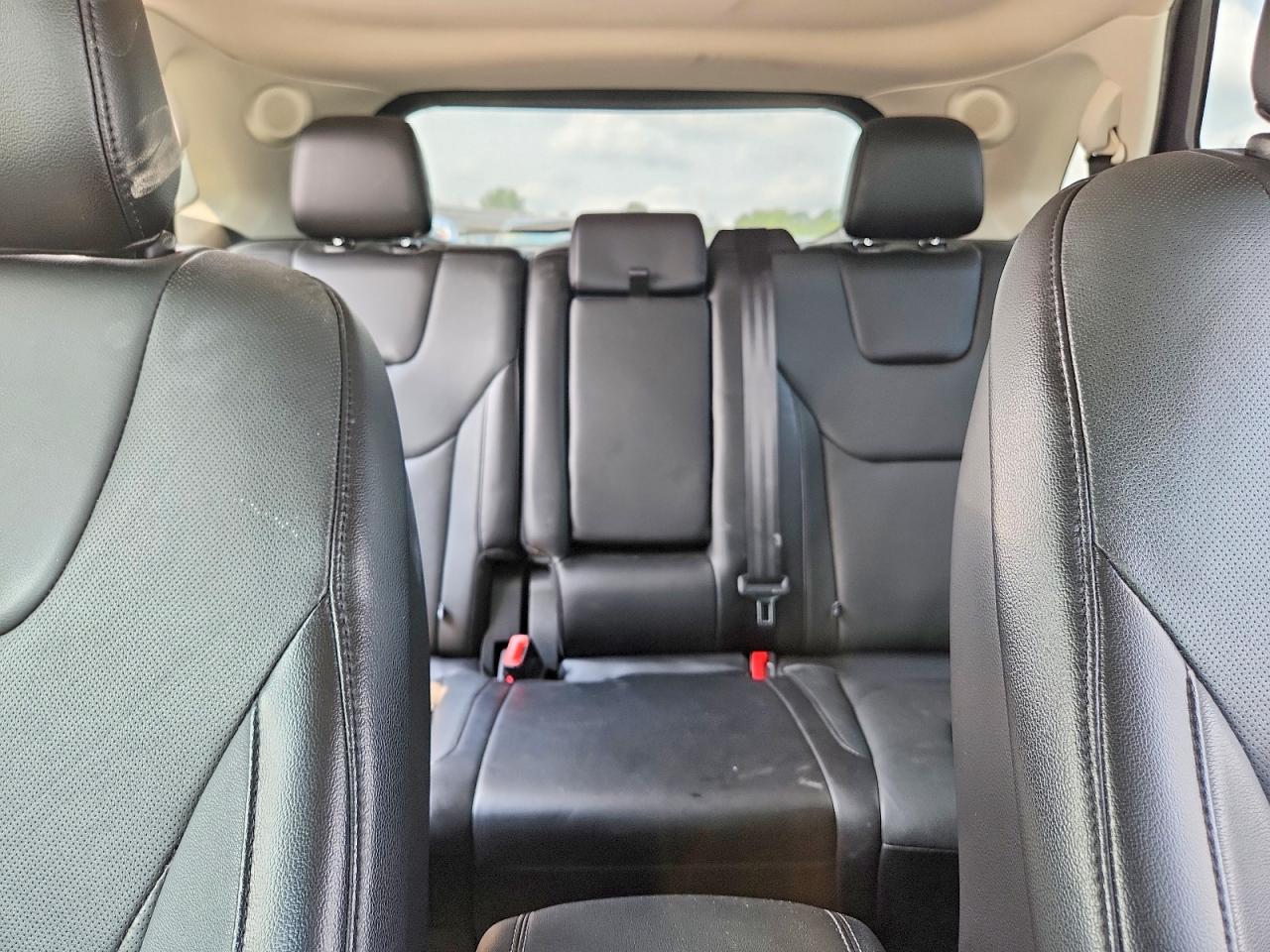2018 Ford Edge Titanium White vin: 2FMPK3K90JBC04881