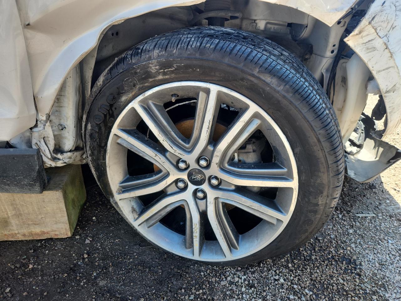 2019 Ford Edge Titanium White vin: 2FMPK3K93KBC68267 Damage: Right Front Wheel, Curb Rash, 4 To 5 Inches