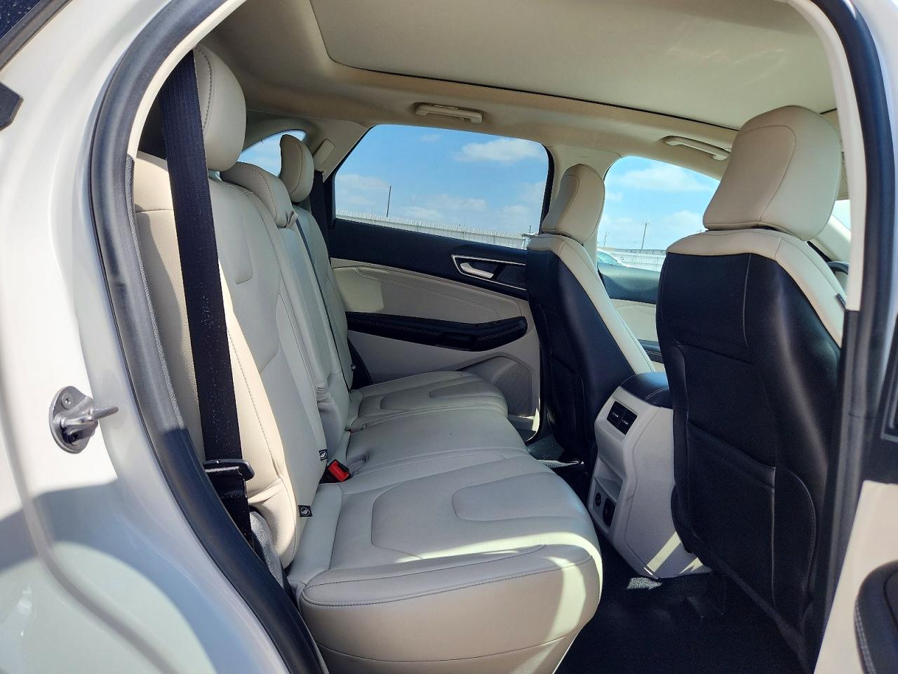 2021 Ford Edge Titanium White vin: 2FMPK4K91MBA26375