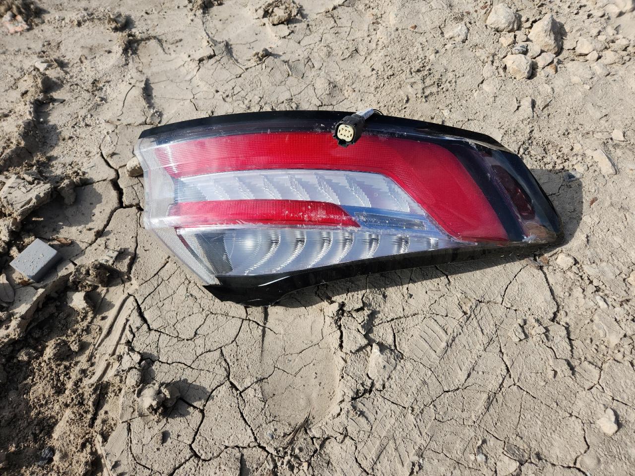 2022 Ford Edge Titanium Черный vin: 2FMPK4K95NBA31578 Damage: Right Tail Light, Broken, Replacement Required