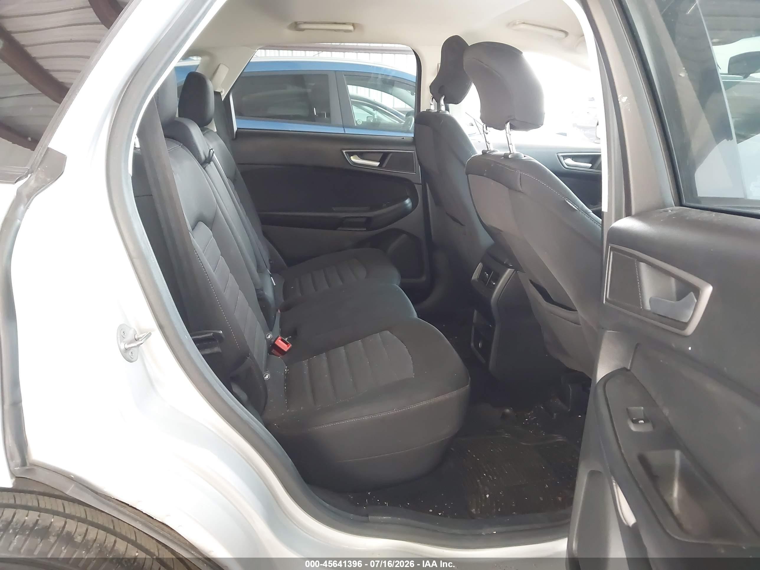 2015 Ford Edge Se Серебряный vin: 2FMTK3G91FBC32977