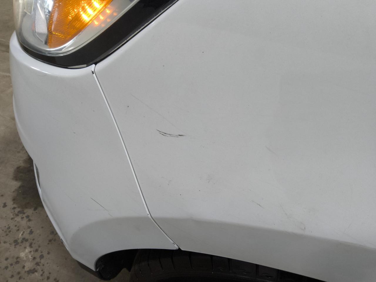 2015 Ford Edge Sel White vin: 2FMTK4J89FBC18508 Damage: Left Front Fender, Heavy Scratch, 1/2 To 1 Inch