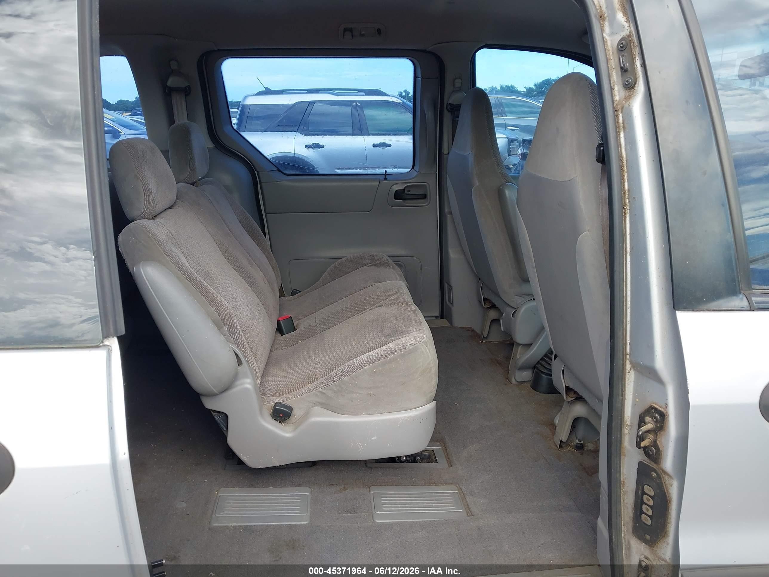 2000 Ford Windstar   Silver vin: 2FMZA5040YBC93361