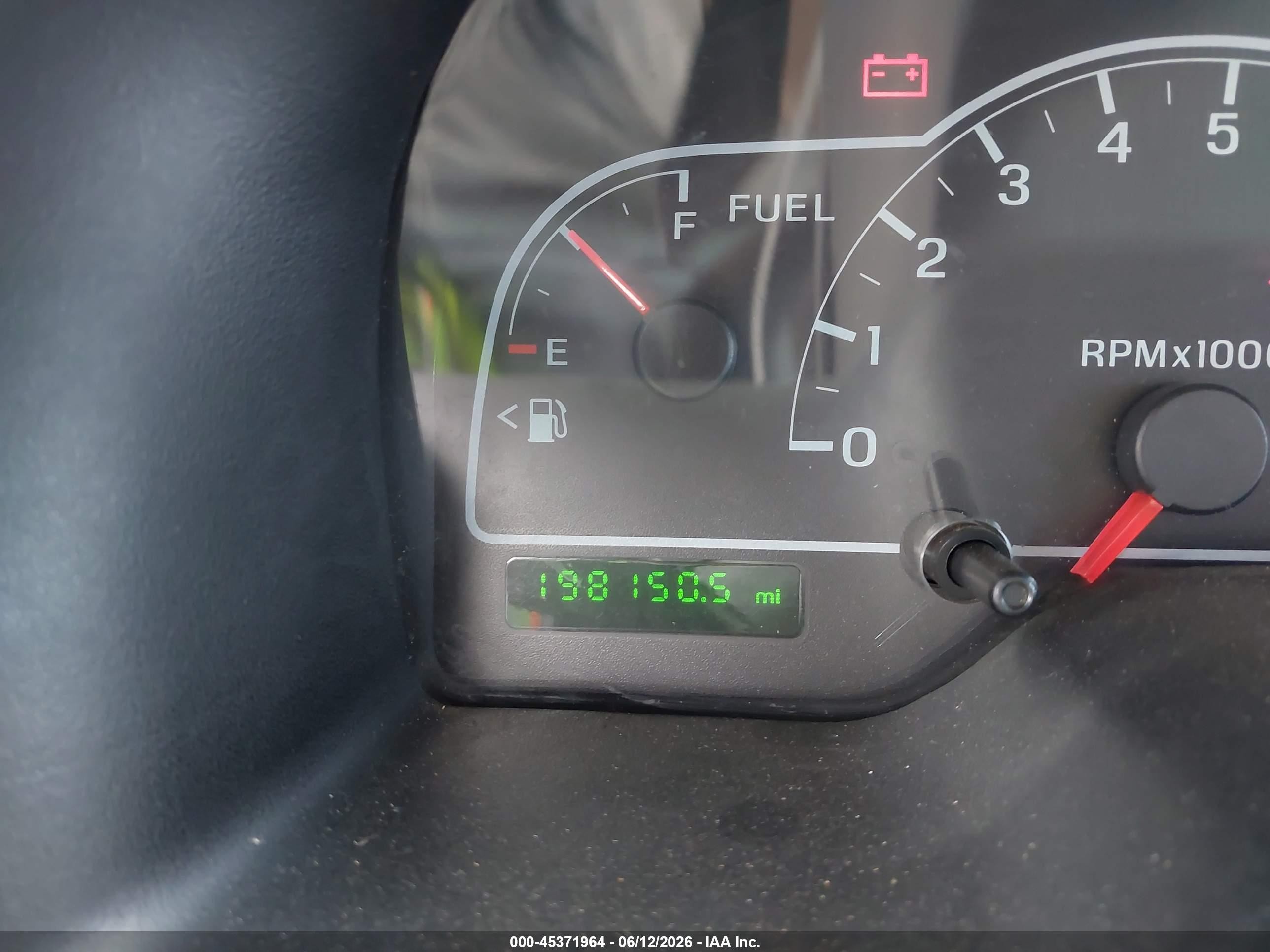 2000 Ford Windstar   Silver vin: 2FMZA5040YBC93361