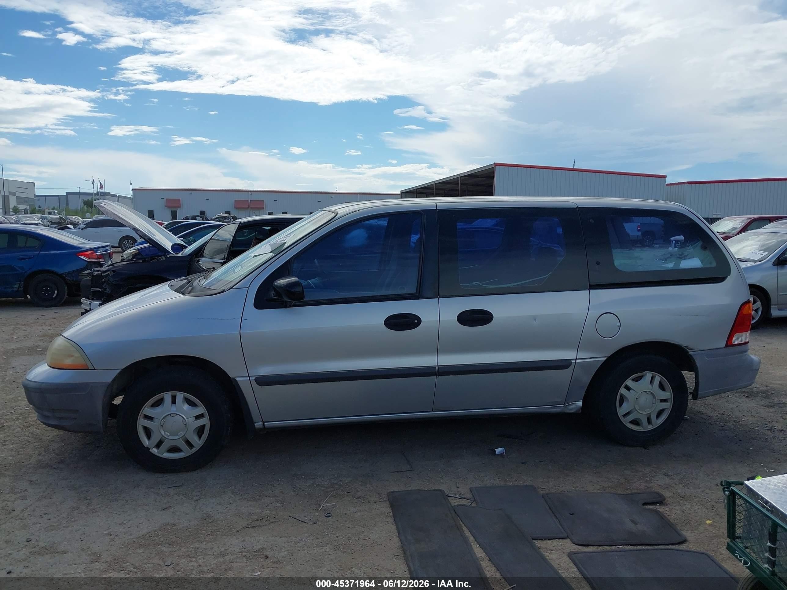 2000 Ford Windstar   Silver vin: 2FMZA5040YBC93361