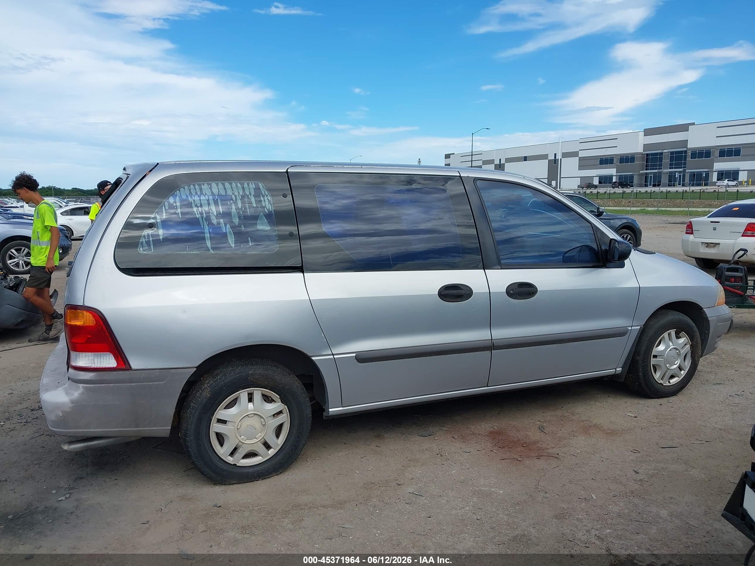 2000 Ford Windstar   Silver vin: 2FMZA5040YBC93361