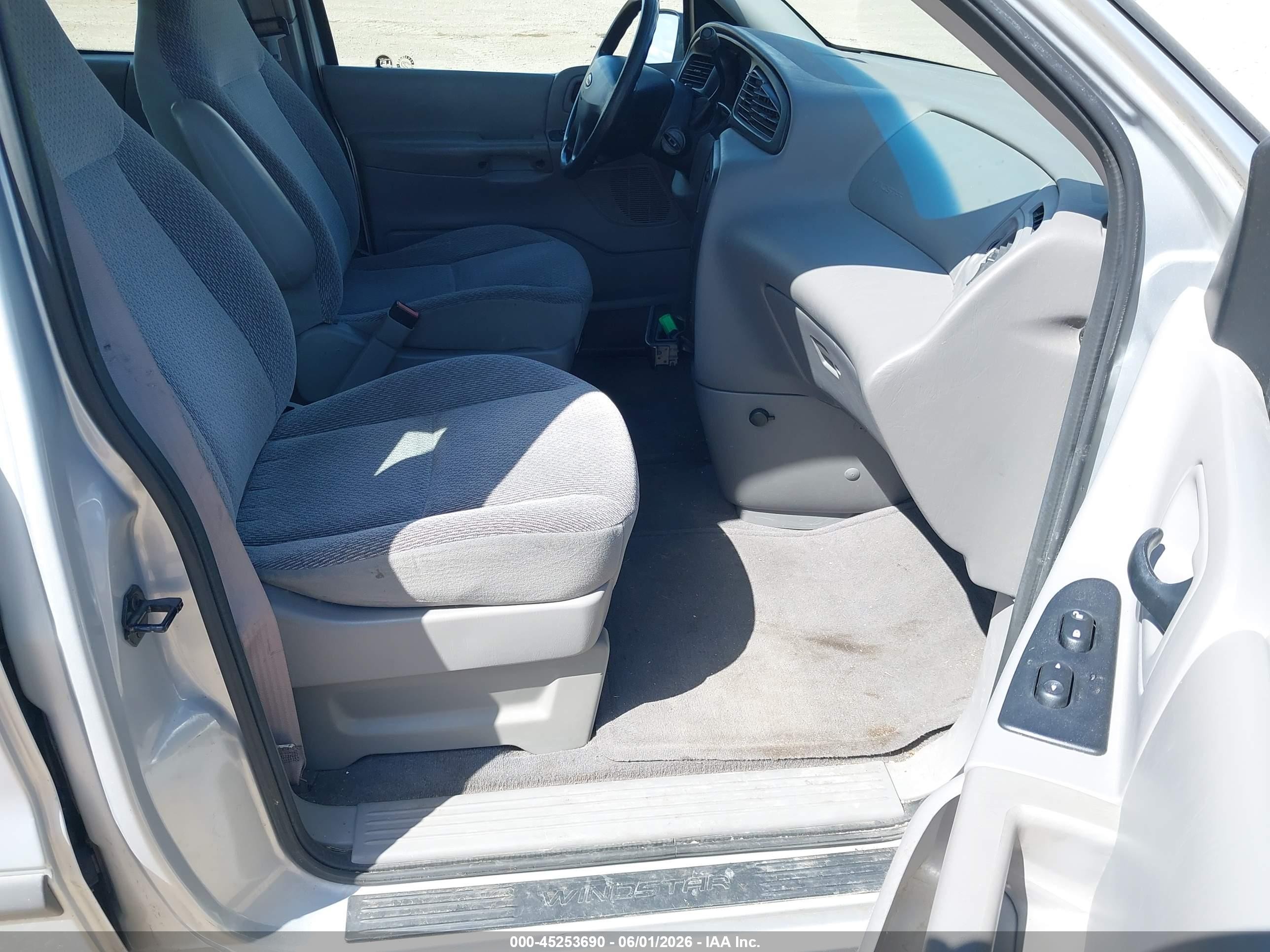 2002 Ford Windstar Lx Silver vin: 2FMZA50452BA03705