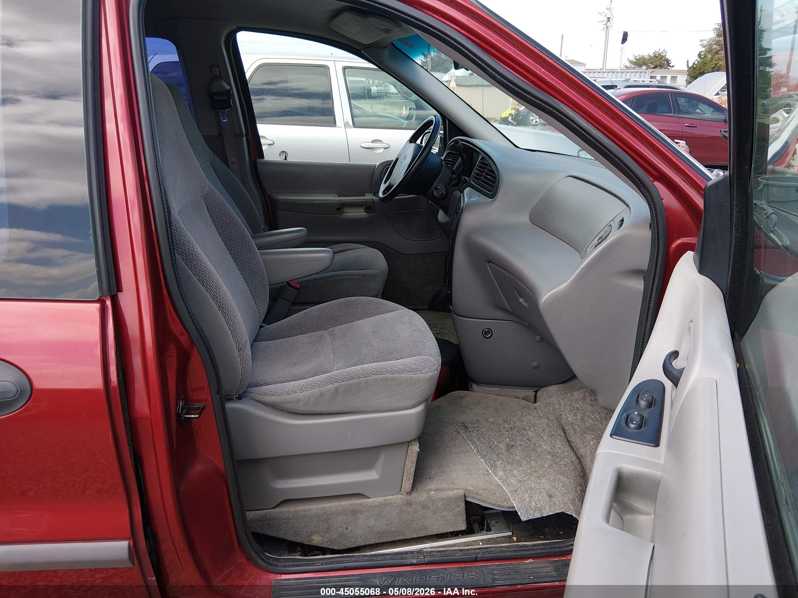 2000 Ford Windstar   Red vin: 2FMZA5048YBC28192