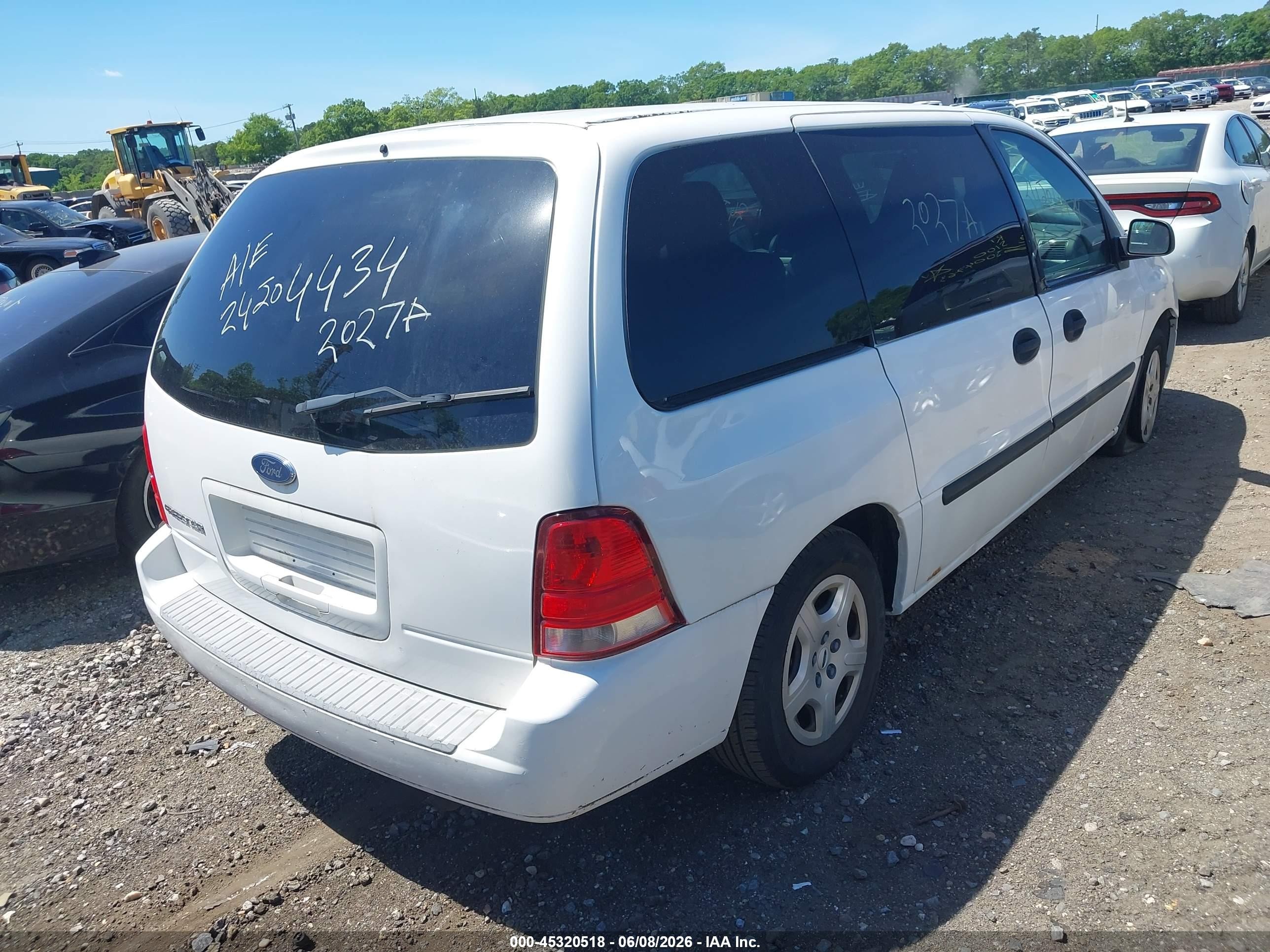 2004 Ford Freestar S Белый vin: 2FMZA50614BA12678