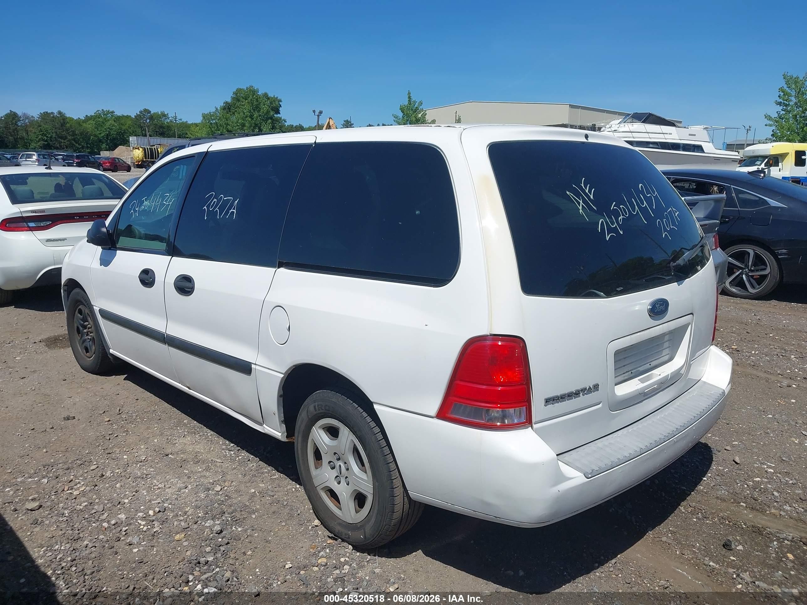 2004 Ford Freestar S Белый vin: 2FMZA50614BA12678