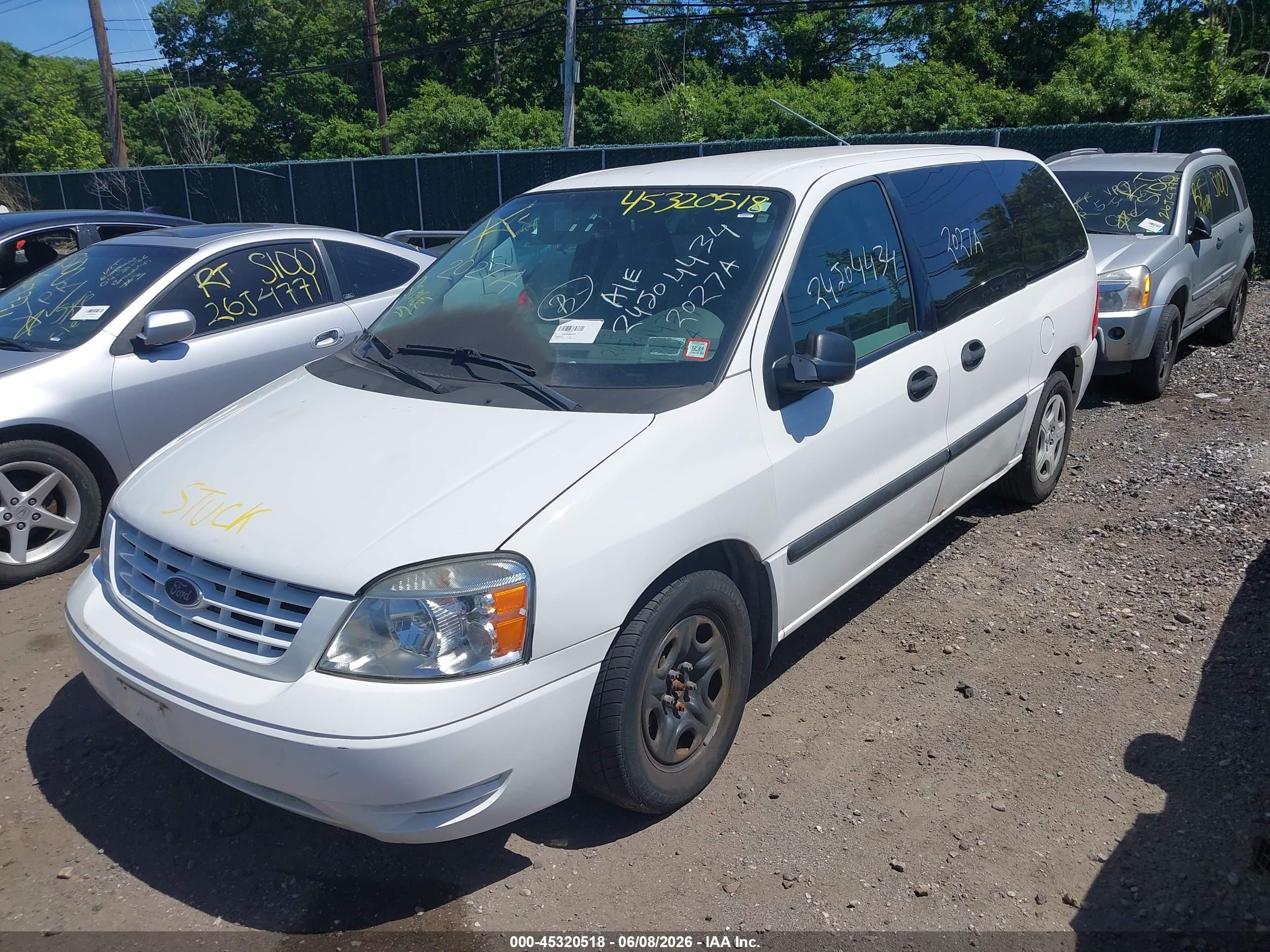 2004 Ford Freestar S Белый vin: 2FMZA50614BA12678